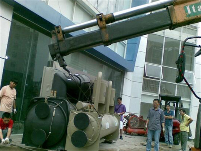 双江县随车吊和汽车吊的核心区别是什么？哪种更省钱？